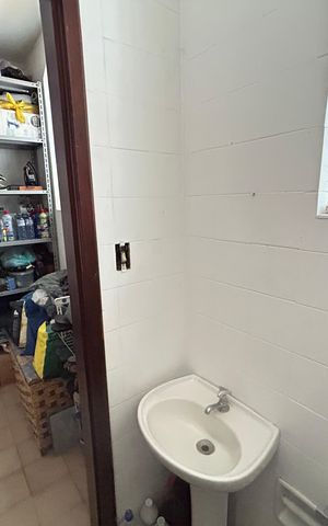 Casa à venda com 341m², 6 quartos e 2 vagasBanheiro de serviço