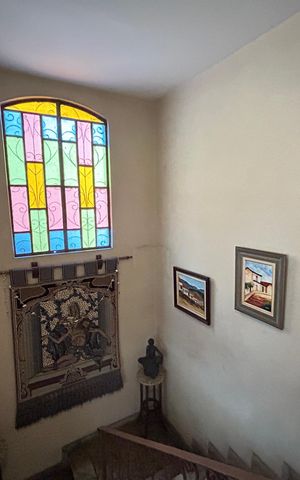 Casa à venda com 341m², 6 quartos e 2 vagasDetalhe da escada