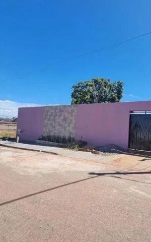 Casa à venda com 200m², 4 quartos e 3 vagas Casa à venda com 200m², 4 quartos e 3 vagasFachada