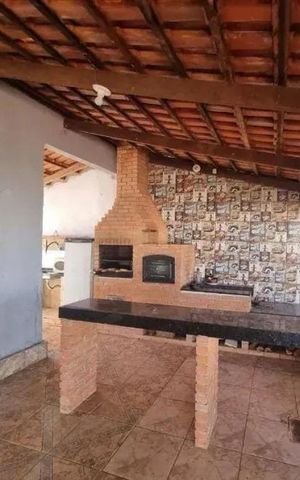 Casa à venda com 200m², 4 quartos e 3 vagas Casa à venda com 200m², 4 quartos e 3 vagasÁrea externa
