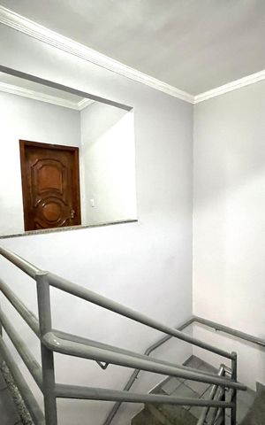 Apartamento à venda com 130m², 3 quartos e 1 vaga Apartamento à venda com 130m², 3 quartos e 1 vagaEscada