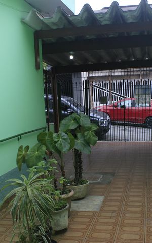 Casa à venda com 134m², 2 quartos e 2 vagasQuintal e garagem