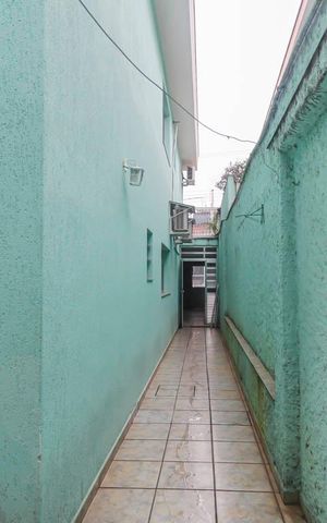 Casa à venda com 212m², 5 quartos e 3 vagas Casa à venda com 212m², 5 quartos e 3 vagasQuintal
