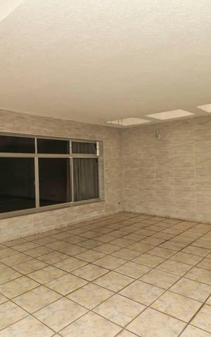 Casa à venda com 212m², 5 quartos e 3 vagas Casa à venda com 212m², 5 quartos e 3 vagasGaragem