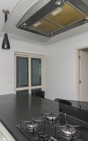 Casa à venda com 212m², 5 quartos e 3 vagas Casa à venda com 212m², 5 quartos e 3 vagasCozinha