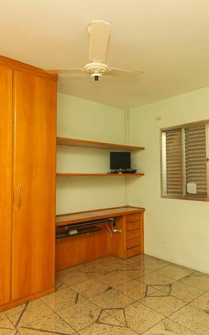 Casa à venda com 212m², 5 quartos e 3 vagas Casa à venda com 212m², 5 quartos e 3 vagasQuarto 2