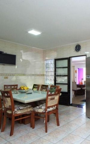 Casa à venda com 348m², 4 quartos e 4 vagas