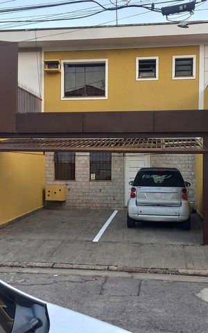 Casa para alugar com 97m², 2 quartos e 2 vagas Casa para alugar com 97m², 2 quartos e 2 vagasFachada