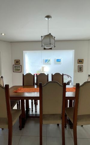 Casa à venda com 650m², 5 quartos e 6 vagas Casa à venda com 650m², 5 quartos e 6 vagasSala