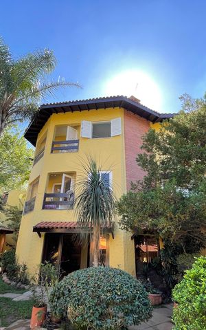 Casa à venda com 650m², 5 quartos e 6 vagas Casa à venda com 650m², 5 quartos e 6 vagasFachada