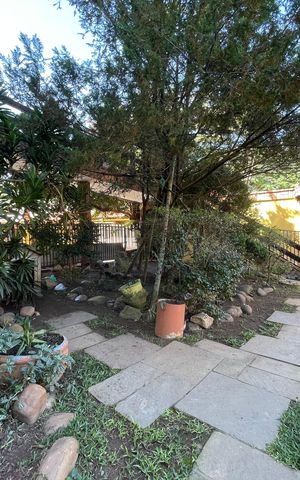 Casa à venda com 650m², 5 quartos e 6 vagas Casa à venda com 650m², 5 quartos e 6 vagasQuintal