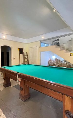 Casa à venda com 650m², 5 quartos e 6 vagas Casa à venda com 650m², 5 quartos e 6 vagasGaragem