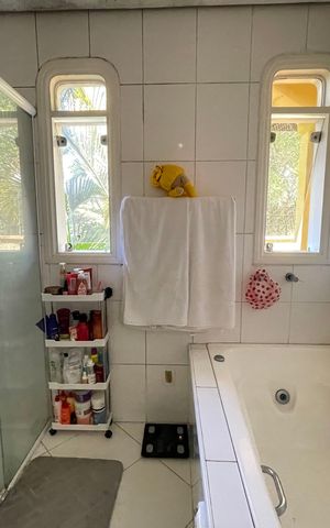 Casa à venda com 650m², 5 quartos e 6 vagas Casa à venda com 650m², 5 quartos e 6 vagasBanheiro 4