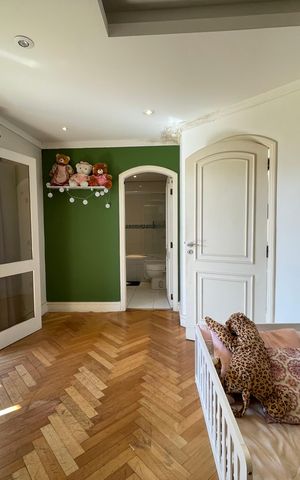 Casa à venda com 650m², 5 quartos e 6 vagas Casa à venda com 650m², 5 quartos e 6 vagasQuarto 5