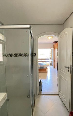 Casa à venda com 650m², 5 quartos e 6 vagas Casa à venda com 650m², 5 quartos e 6 vagasBanheiro 3