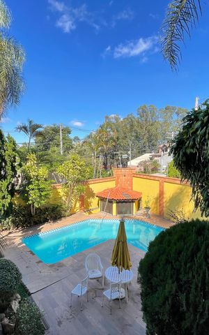 Casa à venda com 650m², 5 quartos e 6 vagas Casa à venda com 650m², 5 quartos e 6 vagasSala