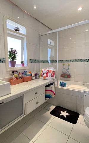 Casa à venda com 650m², 5 quartos e 6 vagas Casa à venda com 650m², 5 quartos e 6 vagasBanheiro 5