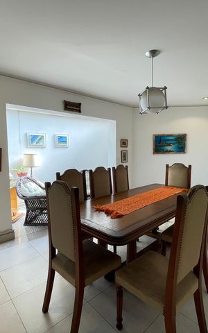 Casa à venda com 650m², 5 quartos e 6 vagas Casa à venda com 650m², 5 quartos e 6 vagasSala