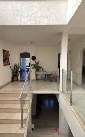 Casa à venda com 650m², 5 quartos e 6 vagas Casa à venda com 650m², 5 quartos e 6 vagasHall Quartos