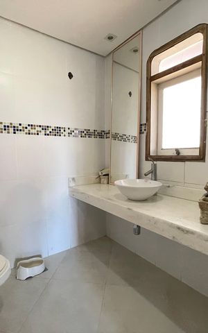Casa à venda com 650m², 5 quartos e 6 vagas Casa à venda com 650m², 5 quartos e 6 vagasBanheiro 3