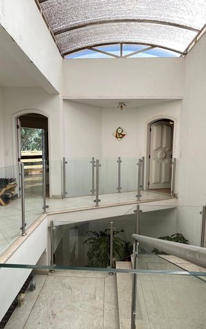Casa à venda com 650m², 5 quartos e 6 vagas Casa à venda com 650m², 5 quartos e 6 vagasHall Quartos