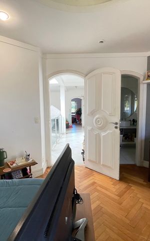 Casa à venda com 650m², 5 quartos e 6 vagas Casa à venda com 650m², 5 quartos e 6 vagasQuarto 4
