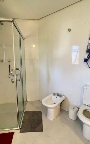 Casa à venda com 650m², 5 quartos e 6 vagas Casa à venda com 650m², 5 quartos e 6 vagasBanheiro 2