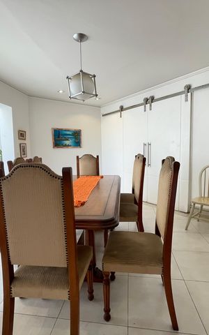 Casa à venda com 650m², 5 quartos e 6 vagas Casa à venda com 650m², 5 quartos e 6 vagasSala