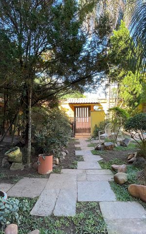 Casa à venda com 650m², 5 quartos e 6 vagas Casa à venda com 650m², 5 quartos e 6 vagasQuintal