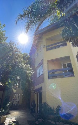 Casa à venda com 650m², 5 quartos e 6 vagas Casa à venda com 650m², 5 quartos e 6 vagasFachada