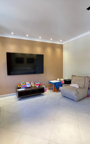 Casa à venda com 650m², 5 quartos e 6 vagas Casa à venda com 650m², 5 quartos e 6 vagasSala