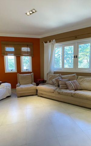Casa à venda com 650m², 5 quartos e 6 vagas Casa à venda com 650m², 5 quartos e 6 vagasSala