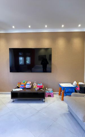 Casa à venda com 650m², 5 quartos e 6 vagas Casa à venda com 650m², 5 quartos e 6 vagasSala