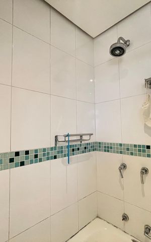 Casa à venda com 650m², 5 quartos e 6 vagas Casa à venda com 650m², 5 quartos e 6 vagasBanheiro 5