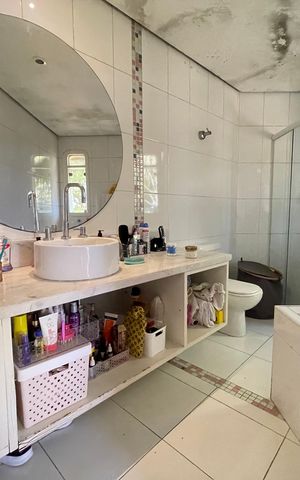 Casa à venda com 650m², 5 quartos e 6 vagas Casa à venda com 650m², 5 quartos e 6 vagasBanheiro 4