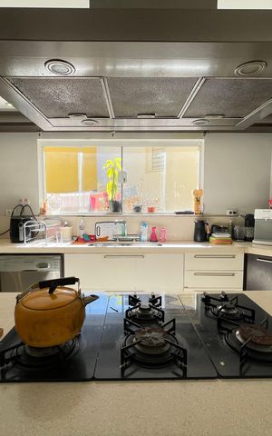 Casa à venda com 650m², 5 quartos e 6 vagas Casa à venda com 650m², 5 quartos e 6 vagasCozinha