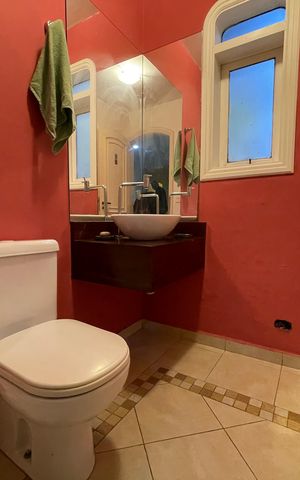 Casa à venda com 650m², 5 quartos e 6 vagas Casa à venda com 650m², 5 quartos e 6 vagasBanheiro 6