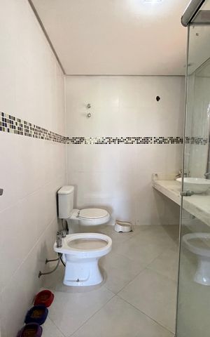 Casa à venda com 650m², 5 quartos e 6 vagas Casa à venda com 650m², 5 quartos e 6 vagasBanheiro 3