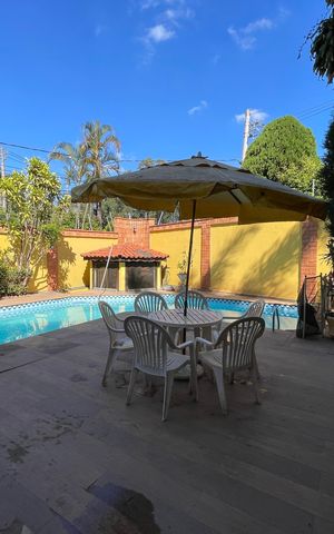Casa à venda com 650m², 5 quartos e 6 vagas Casa à venda com 650m², 5 quartos e 6 vagasPiscina