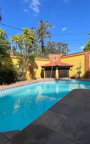 Casa à venda com 650m², 5 quartos e 6 vagas Casa à venda com 650m², 5 quartos e 6 vagasPiscina