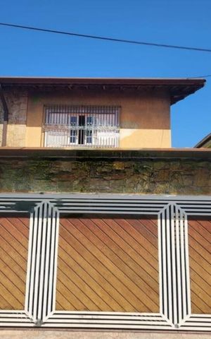 Casa à venda com 228m², 3 quartos e 3 vagas