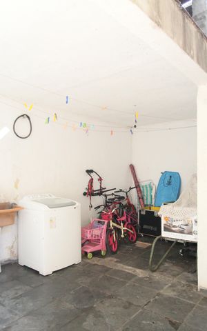 Casa à venda com 250m², 4 quartos e 2 vagasLavanderia 