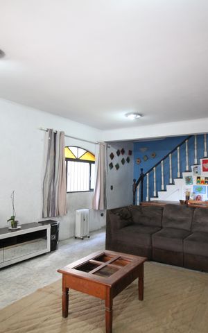 Casa à venda com 250m², 4 quartos e 2 vagasSala