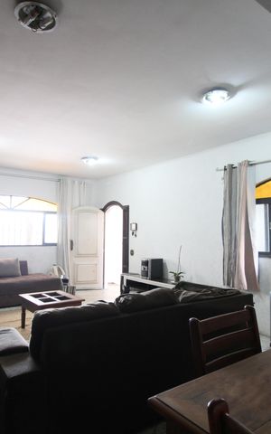 Casa à venda com 250m², 4 quartos e 2 vagasSala