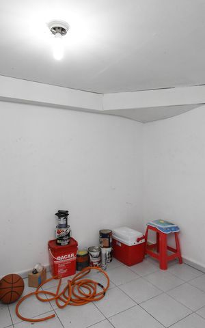 Casa à venda com 166m², 3 quartos e 4 vagasQuarto de Área de Serviço