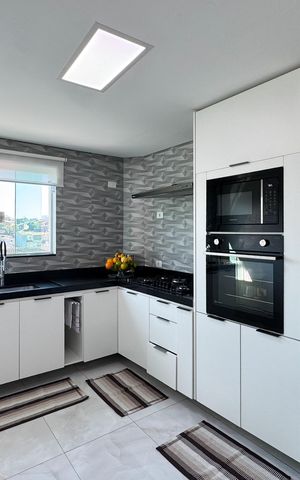 Casa à venda com 223m², 4 quartos e 6 vagas Casa à venda com 223m², 4 quartos e 6 vagasCozinha