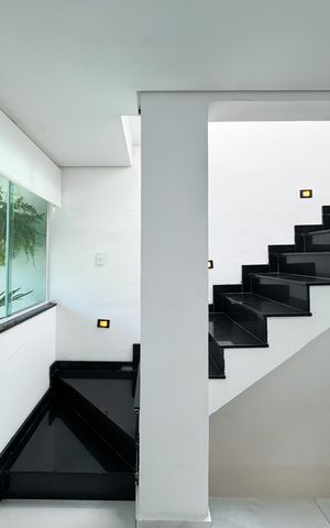 Casa à venda com 223m², 4 quartos e 6 vagas Casa à venda com 223m², 4 quartos e 6 vagasSala