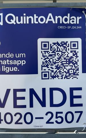 Casa à venda com 223m², 4 quartos e 6 vagas Casa à venda com 223m², 4 quartos e 6 vagasPlaca