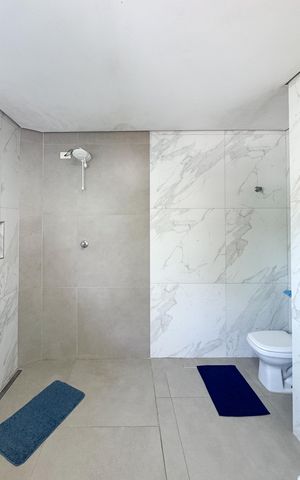 Casa à venda com 223m², 4 quartos e 6 vagas Casa à venda com 223m², 4 quartos e 6 vagasBanheiro - Suíte 2