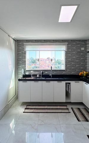Casa à venda com 223m², 4 quartos e 6 vagas Casa à venda com 223m², 4 quartos e 6 vagasCozinha